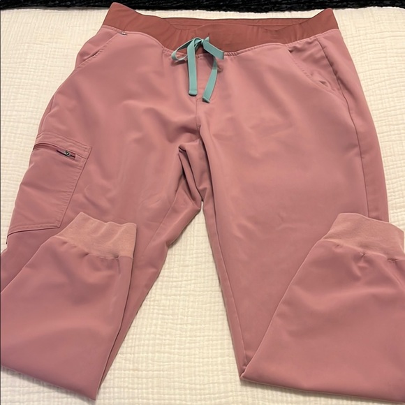 FIGS Women’s Mauve Technical Collection Jogger Pants - Picture 1 of 3